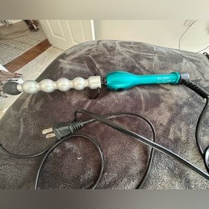 Bed Head Rock N Roller Clamp Free Curling Wand